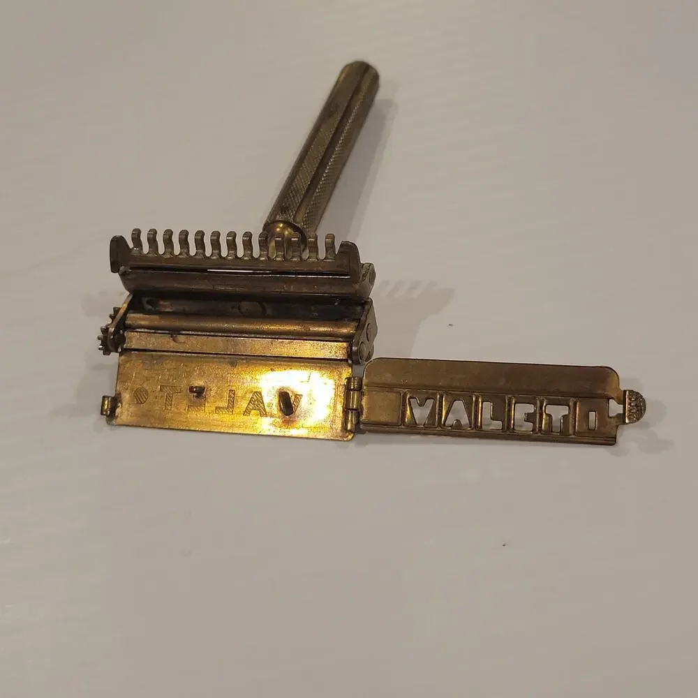 Vintage Valet Autostrop Safety Razor Gold tone. New York, USA